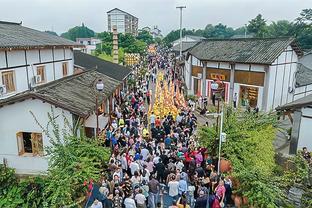 哈队谈奥尼尔：现在的中锋防不住他 但他自己也得出来防挡拆